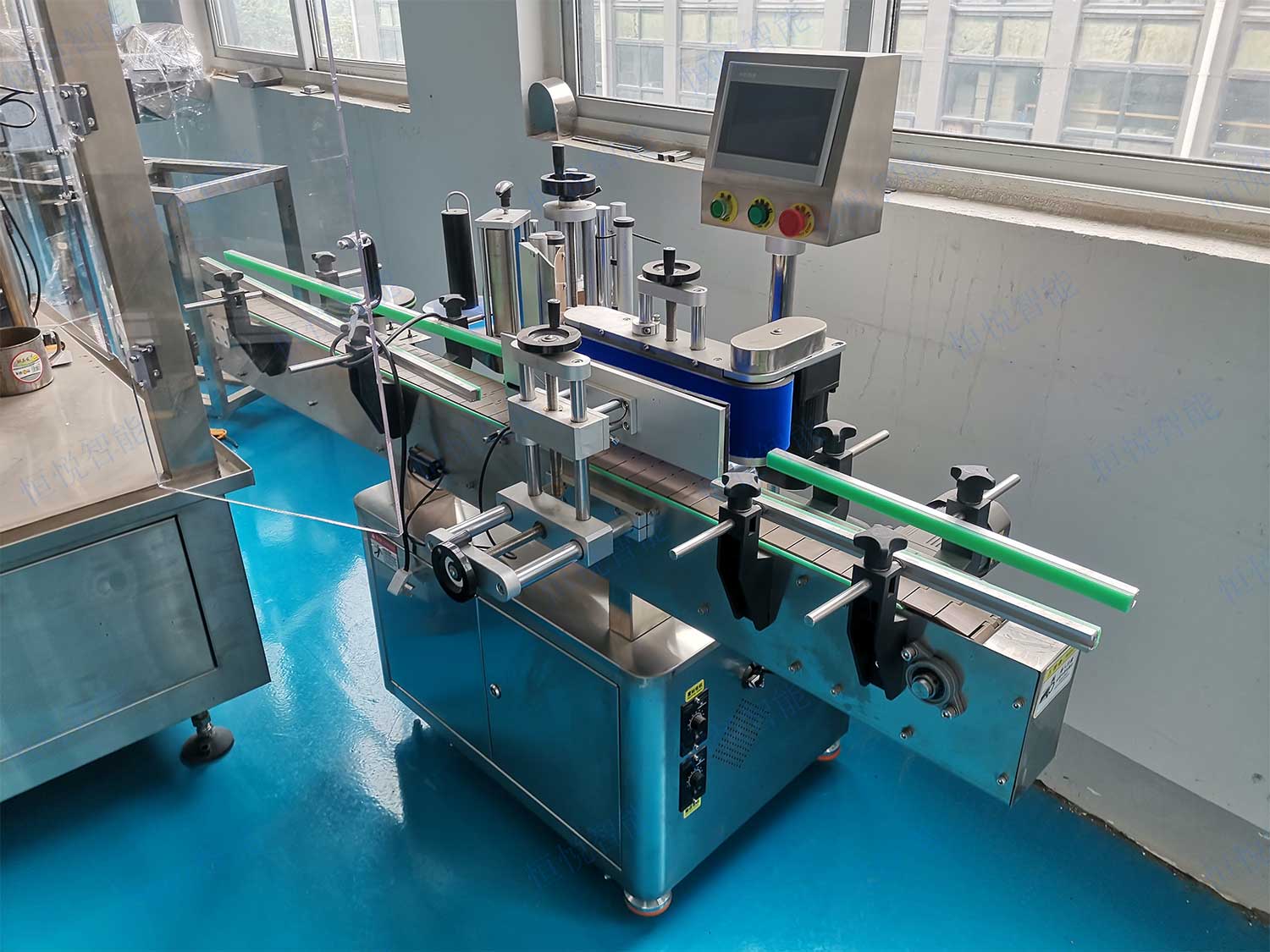 自動貼標機.jpg 自動貼標機.jpg